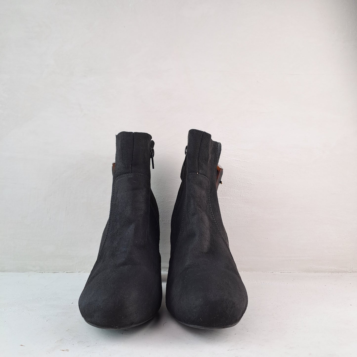 Naiste Mustad Poolsaapad Suurus 40