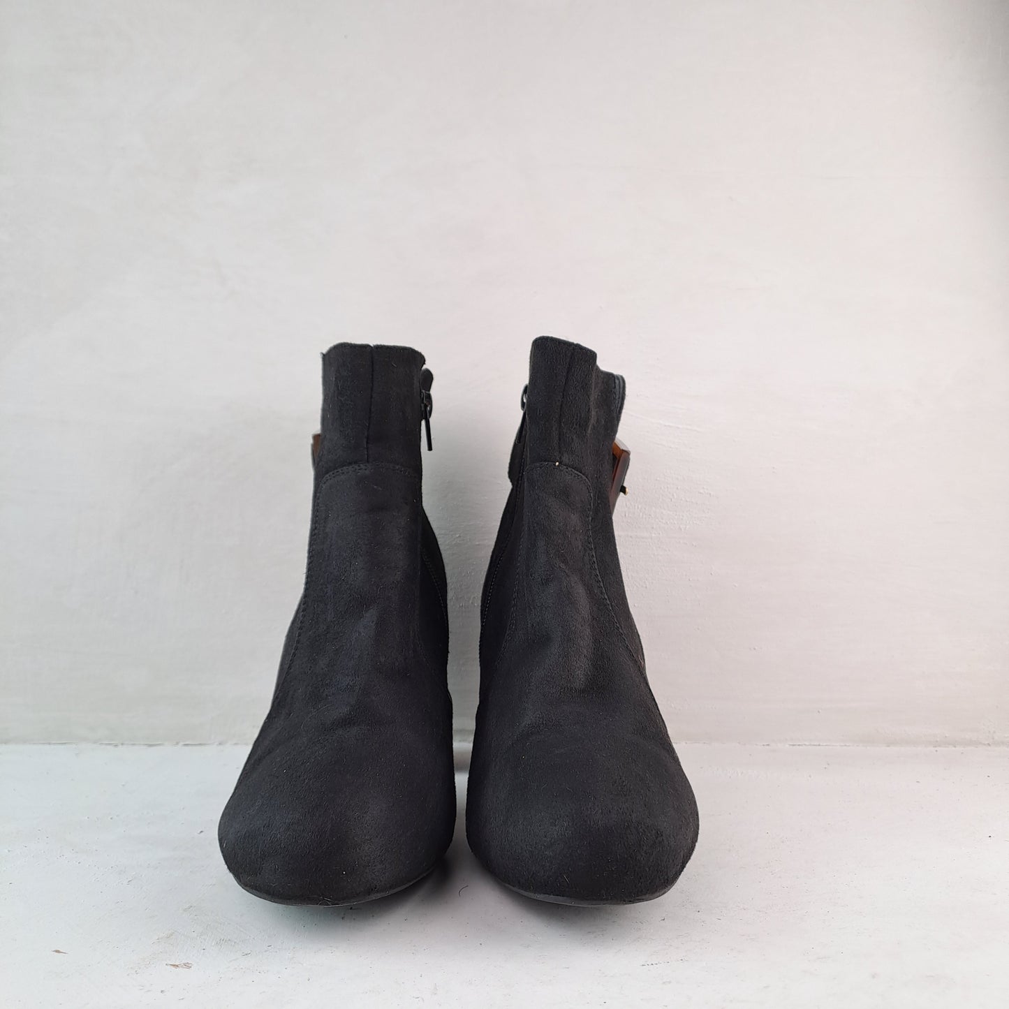 Naiste Mustad Poolsaapad Suurus 40