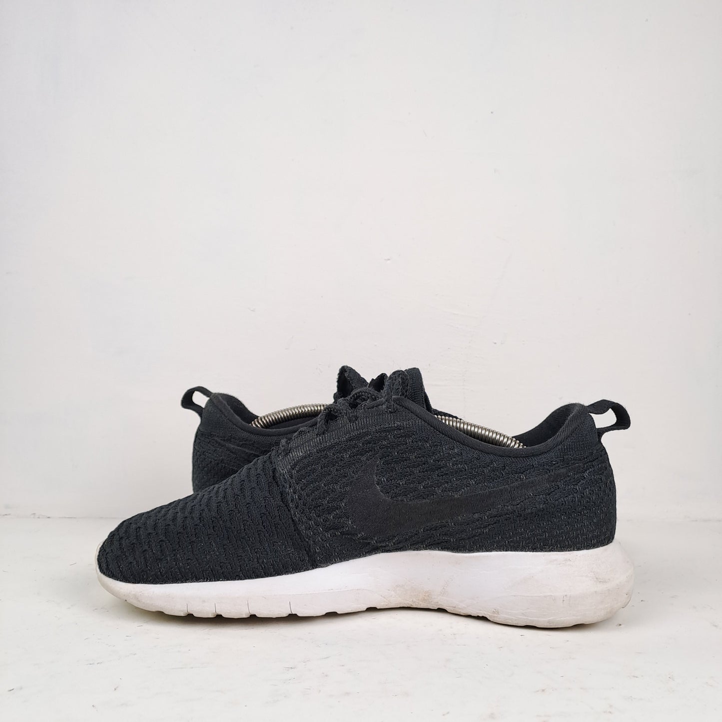 Nike Meeste Roshe NM Flyknit Mustad Tossud Suurus 42