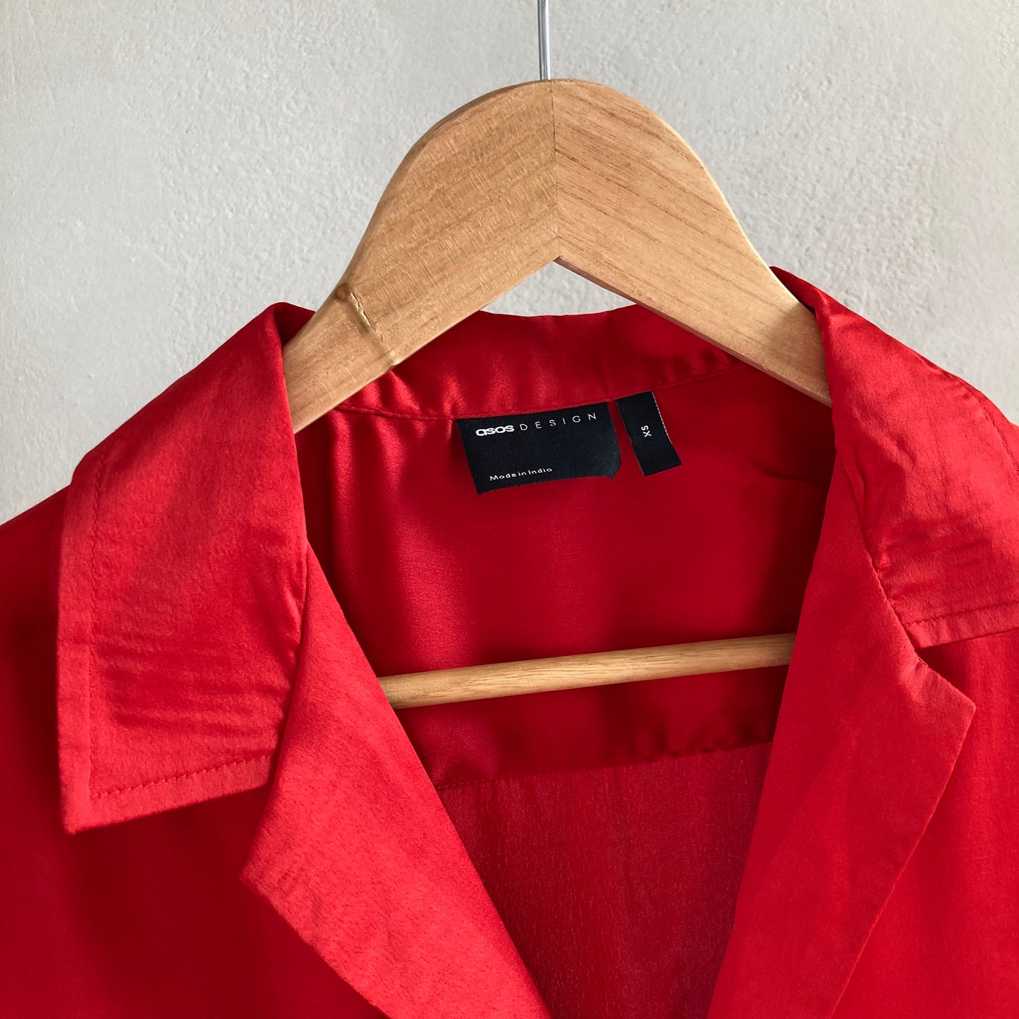 Unisex Asos Satiinsärk Suurus XS
