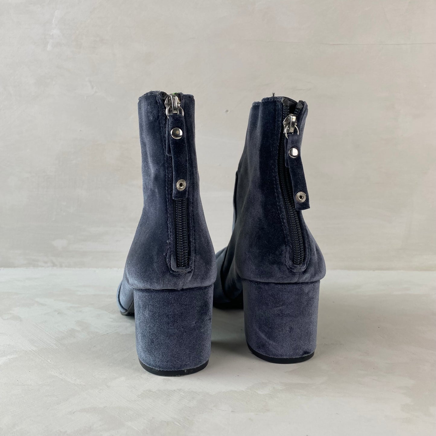 Urban Outfitters Womens Velvet Ankle Boots Size 39
